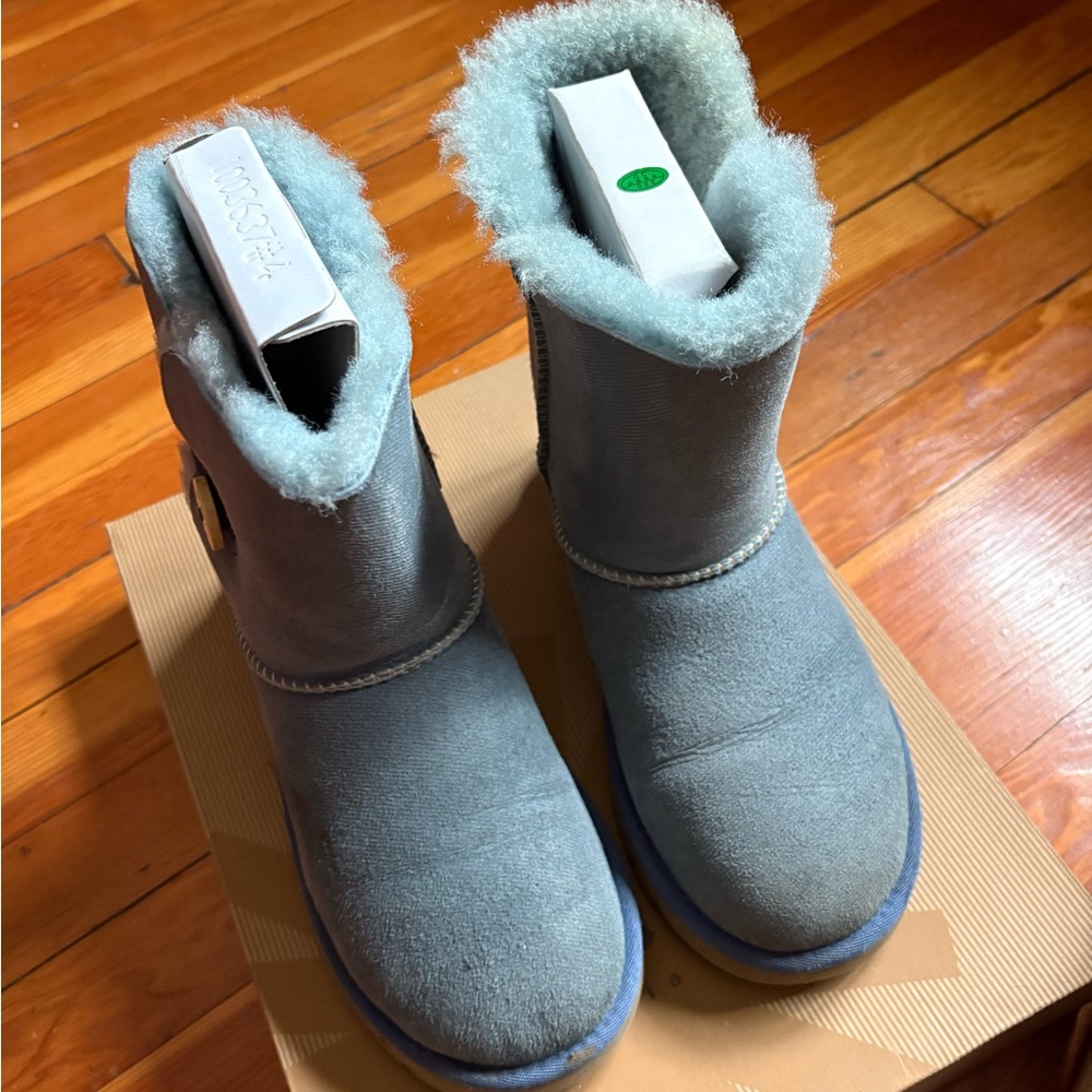 UGGs - Picture 2 of 8